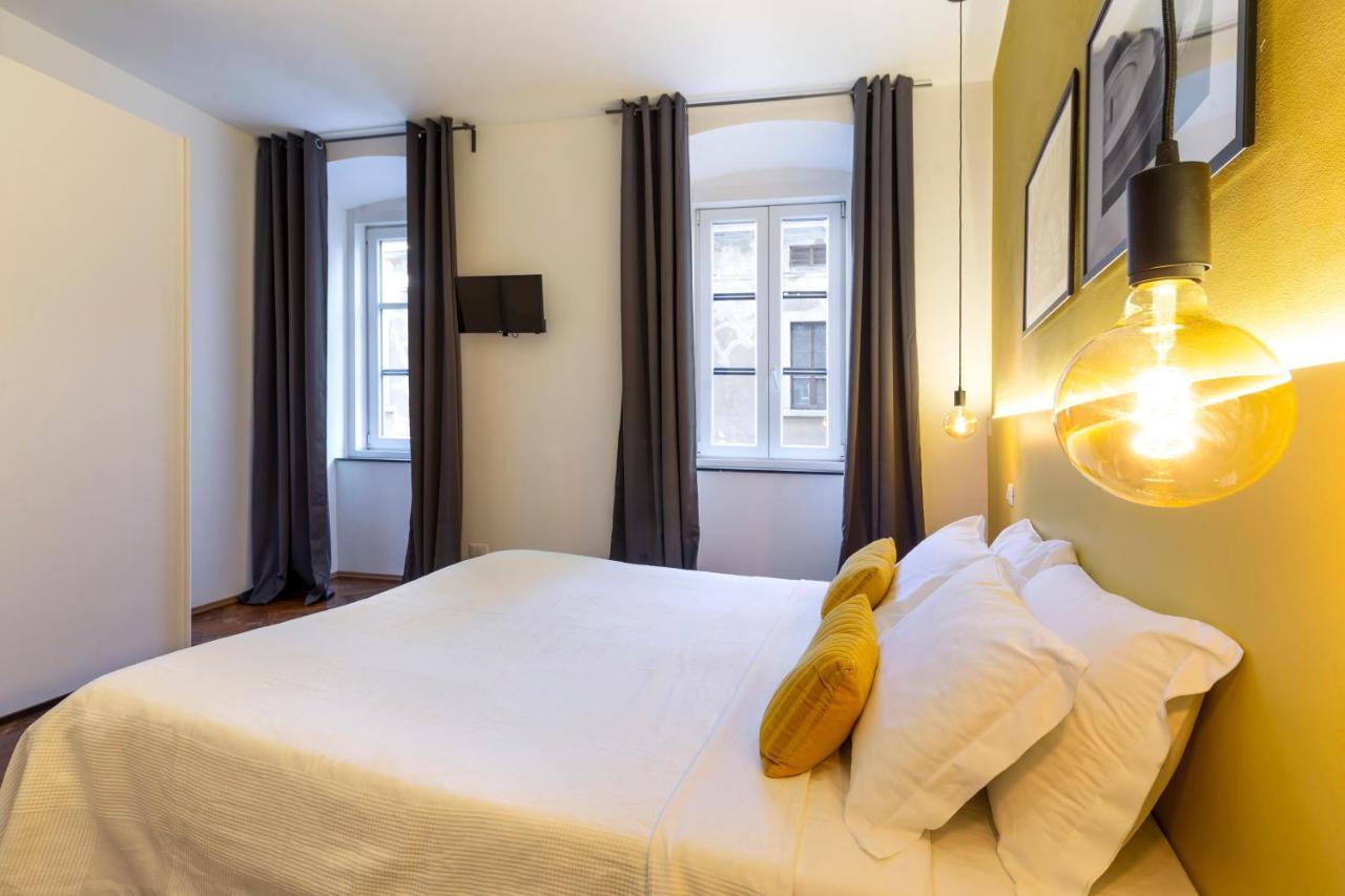 Tram Apartment For 4 Guests Trieste Bagian luar foto
