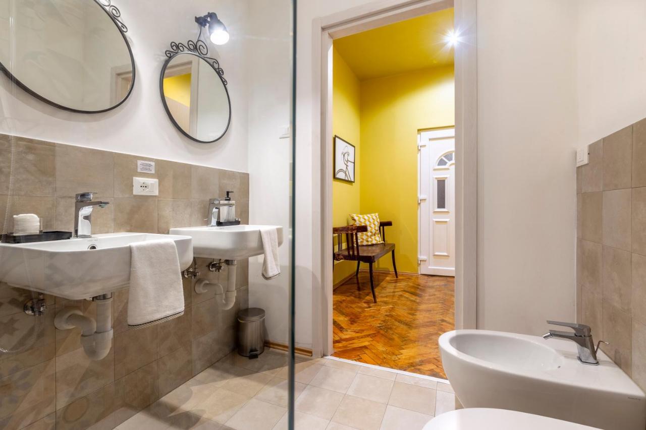 Tram Apartment For 4 Guests Trieste Bagian luar foto