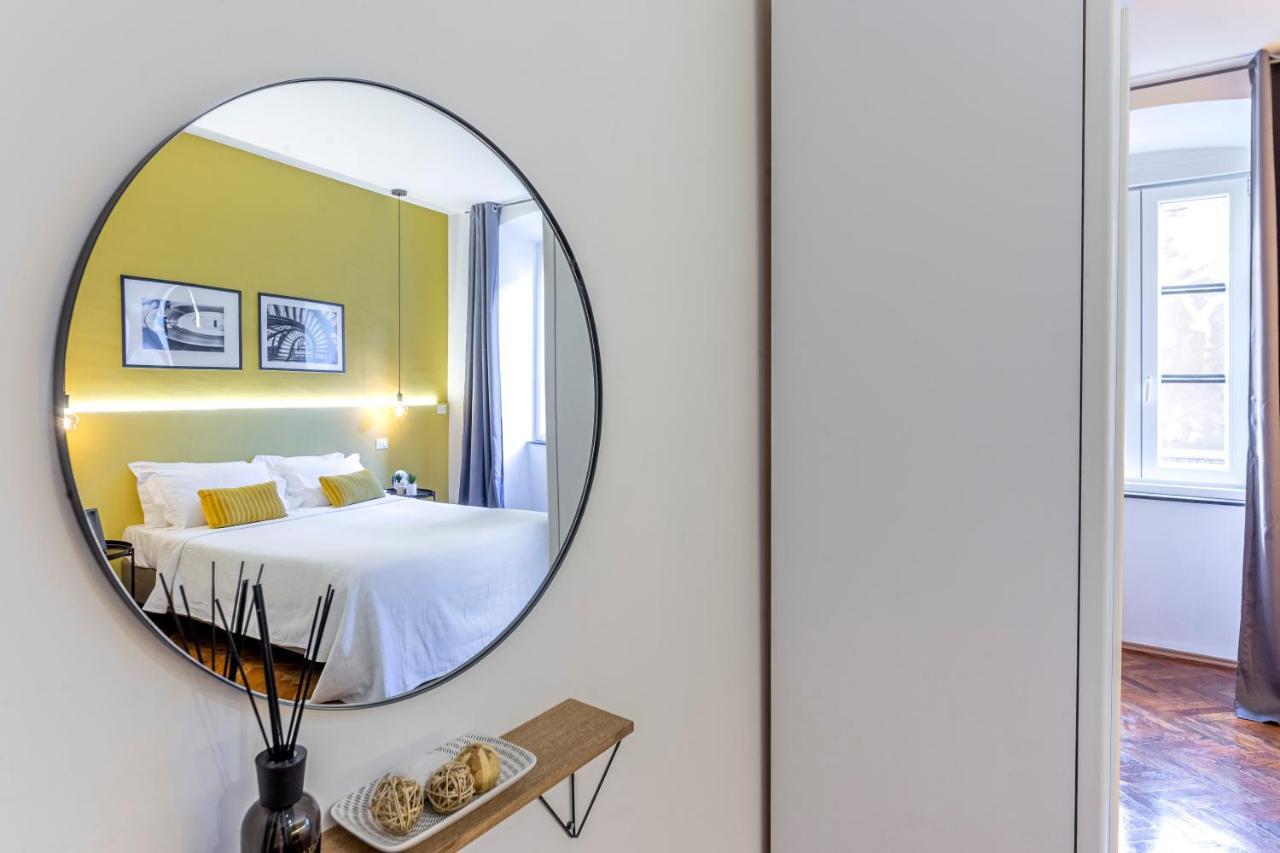 Tram Apartment For 4 Guests Trieste Bagian luar foto